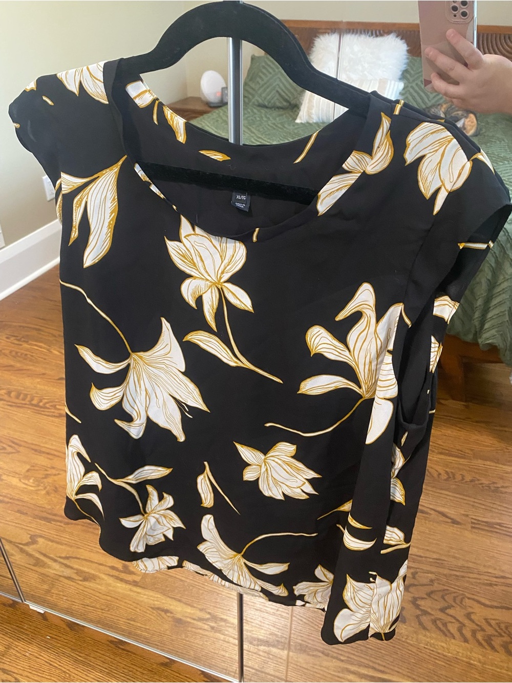 RW&CO Black Floral Cap-Sleeve Blouse